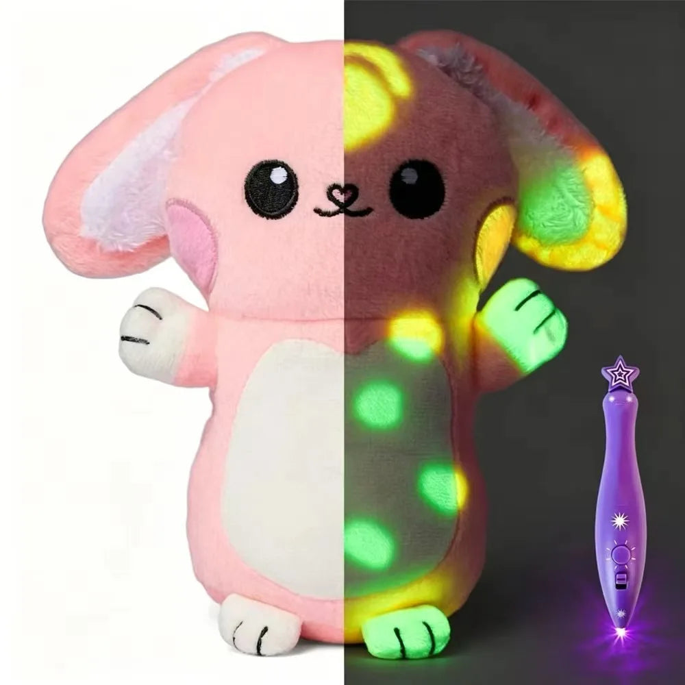 🎁 ¡El peluche que convierte cada dibujo en magia! 🎨 Dibuja con su lápiz especial, ilumina tus creaciones y regala a tu peque una experiencia que no encontrará en un peluche cualquiera. 🐰✨