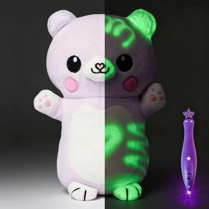 🎁 ¡El peluche que convierte cada dibujo en magia! 🎨 Dibuja con su lápiz especial, ilumina tus creaciones y regala a tu peque una experiencia que no encontrará en un peluche cualquiera. 🐰✨